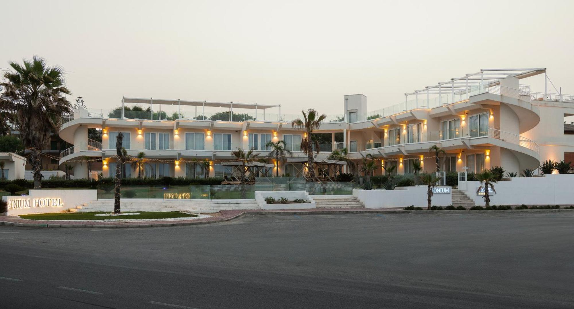 Jonium Hotel - Amazing Sea View And Swimming Pool 풀사노 외부 사진